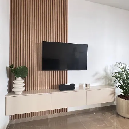 Villa Luxury 2 Min Walk To Sea & Airport