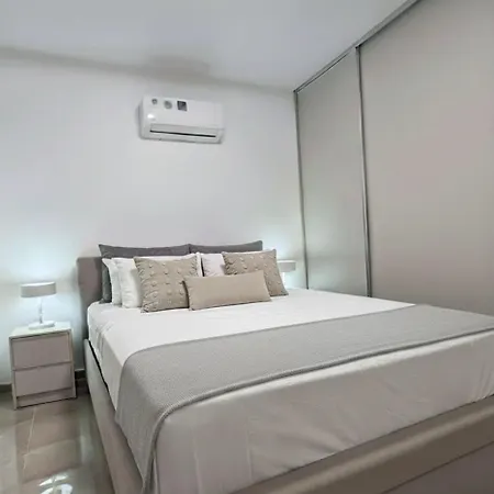 Luxury 2 Min Walk To Sea & Airport *