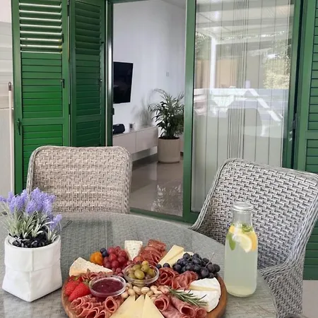 Luxury 2 Min Walk To Sea & Airport * Meneou