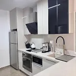 Luxury 2 Min Walk To Sea & Airport *