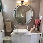 Luxury 2 Min Walk To Sea & Airport Villa *