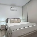 Luxury 2 Min Walk To Sea & Airport *