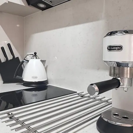 Luxury 2 Min Walk To Sea & Airport فيلة Meneou