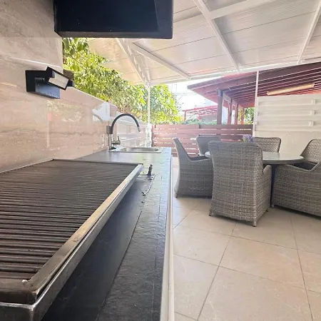 Luxury 2 Min Walk To Sea & Airport Meneou