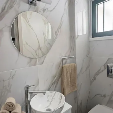 Luxury 2 Min Walk To Sea & Airport *