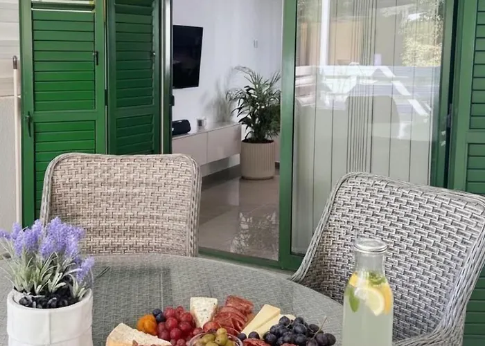 Luxury 2 Min Walk To Sea & Airport * Meneou