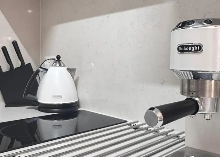 Luxury 2 Min Walk To Sea & Airport ヴィラ Meneou